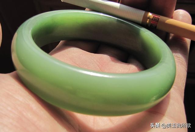 一千万满绿翡翠手镯,翡翠青花手镯价格表-第46张图片-翡翠网 一千万满绿翡翠手镯,翡翠青花手镯价格表-第46张图片-翡翠网
