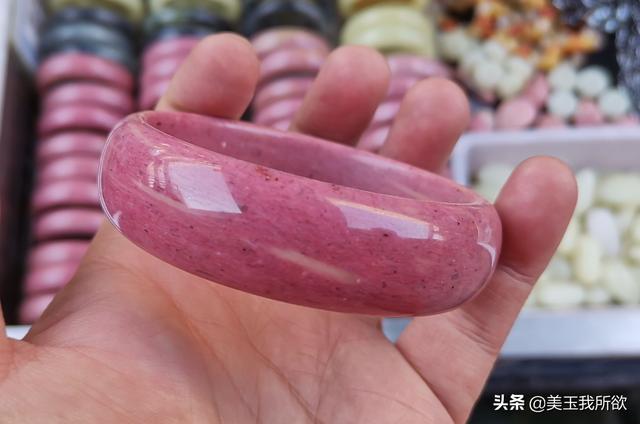 一千万满绿翡翠手镯,翡翠青花手镯价格表-第51张图片-翡翠网 一千万满绿翡翠手镯,翡翠青花手镯价格表-第51张图片-翡翠网