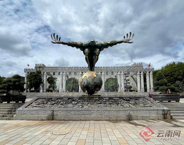 翡翠原石加工图片,文山原石翡翠定制-第3张图片-翡翠网 翡翠原石加工图片,文山原石翡翠定制-第3张图片-翡翠网