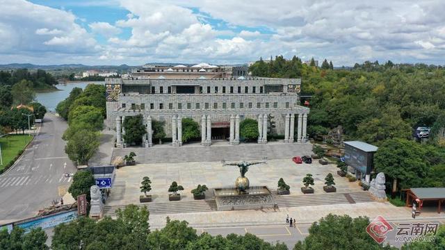 翡翠原石加工图片,文山原石翡翠定制-第4张图片-翡翠网 翡翠原石加工图片,文山原石翡翠定制-第4张图片-翡翠网