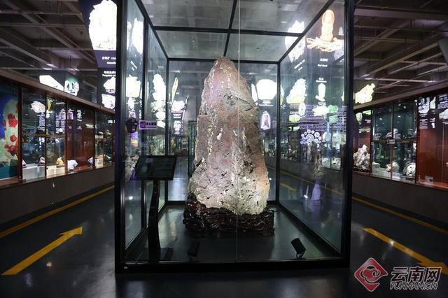 翡翠原石加工图片,文山原石翡翠定制-第6张图片-翡翠网 翡翠原石加工图片,文山原石翡翠定制-第6张图片-翡翠网