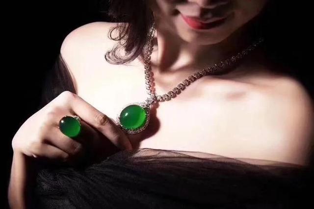 浅绿翡翠价格浅绿色翡翠吊坠a货价格-第1张图片-翡翠网 浅绿翡翠价格浅绿色翡翠吊坠a货价格-第1张图片-翡翠网