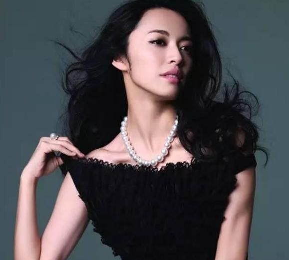 翡翠手镯和耳饰搭配图翡翠手镯会越戴越透吗-第6张图片-翡翠网 翡翠手镯和耳饰搭配图翡翠手镯会越戴越透吗-第6张图片-翡翠网