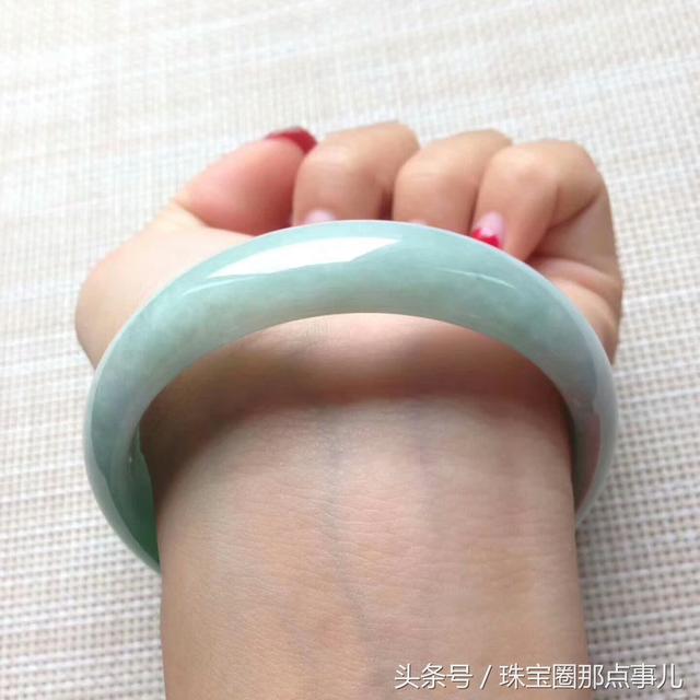 翡翠手镯小了值钱吗,翡翠手镯小了-第9张图片-翡翠网 翡翠手镯小了值钱吗,翡翠手镯小了-第9张图片-翡翠网