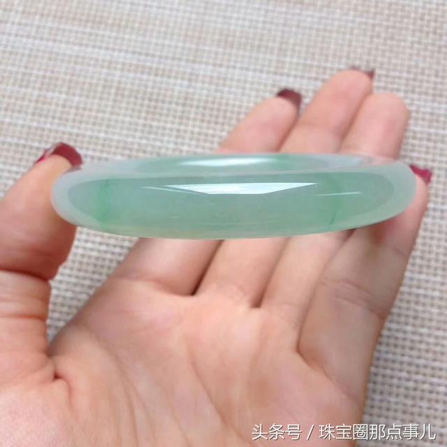 翡翠手镯小了值钱吗,翡翠手镯小了-第11张图片-翡翠网 翡翠手镯小了值钱吗,翡翠手镯小了-第11张图片-翡翠网