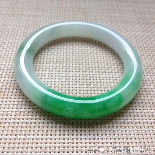 翡翠手镯小了值钱吗,翡翠手镯小了-第19张图片-翡翠网 翡翠手镯小了值钱吗,翡翠手镯小了-第19张图片-翡翠网