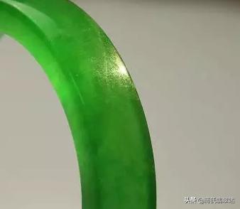 清代出土翡翠手镯价格,清代出土满绿翡翠手镯-第2张图片-翡翠网 清代出土翡翠手镯价格,清代出土满绿翡翠手镯-第2张图片-翡翠网