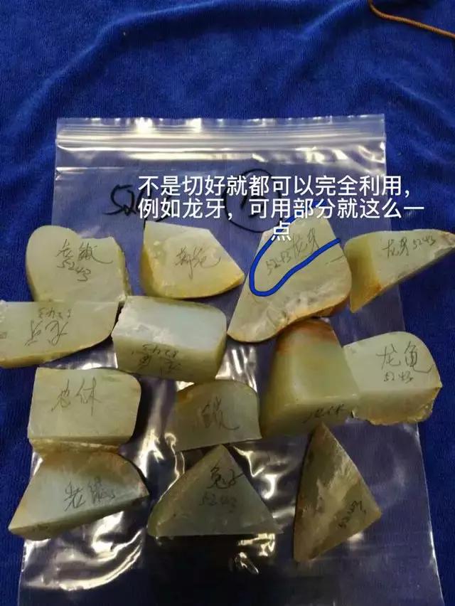 油青翡翠原石的表现,一件青白黑红的翡翠原石-第7张图片-翡翠网 油青翡翠原石的表现,一件青白黑红的翡翠原石-第7张图片-翡翠网