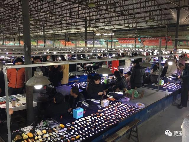 石佛寺翡翠批发价格南阳石佛寺玉器批发市场视频-第1张图片-翡翠网 石佛寺翡翠批发价格南阳石佛寺玉器批发市场视频-第1张图片-翡翠网