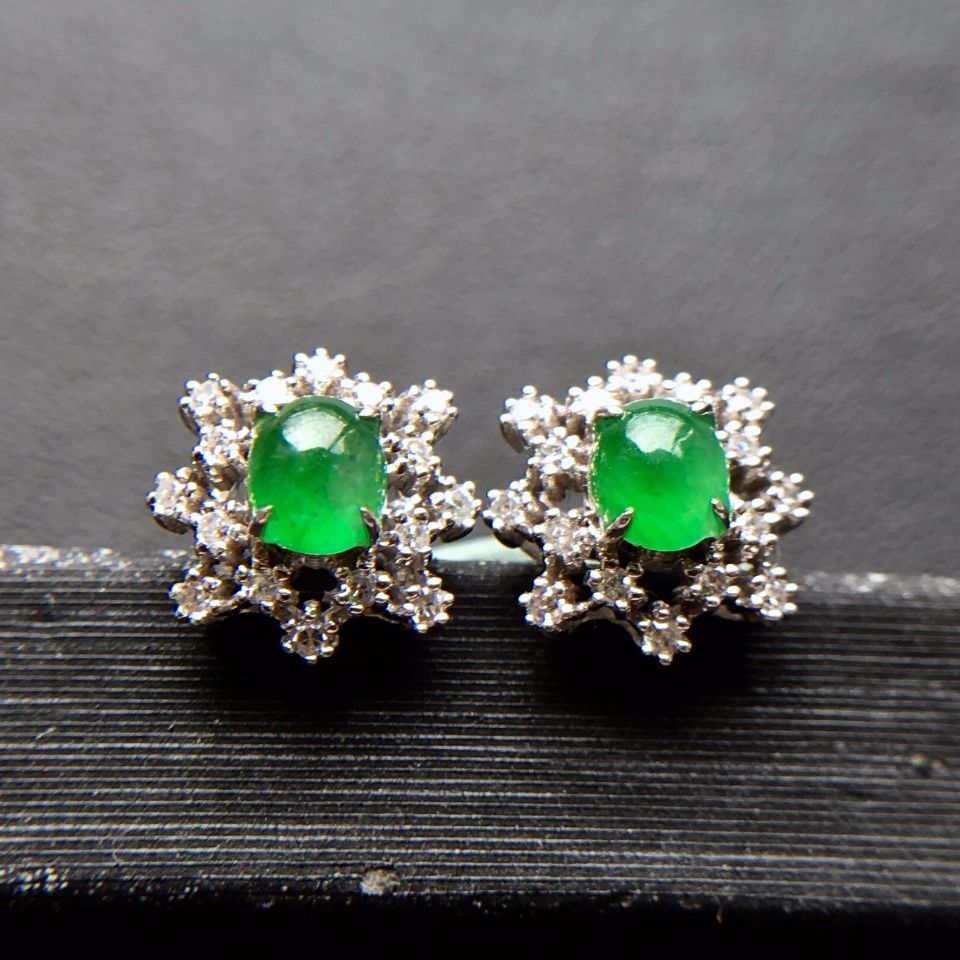 翡翠黄阳绿耳钉价格阳绿翡翠属于什么级别-第1张图片-翡翠网 翡翠黄阳绿耳钉价格阳绿翡翠属于什么级别-第1张图片-翡翠网