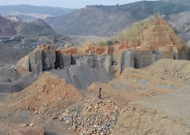 2021年翡翠原石公盘什么时候举行玻璃种满绿翡翠-第9张图片-翡翠网 2021年翡翠原石公盘什么时候举行玻璃种满绿翡翠-第9张图片-翡翠网