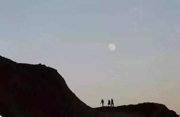 2021年翡翠原石公盘什么时候举行玻璃种满绿翡翠-第10张图片-翡翠网 2021年翡翠原石公盘什么时候举行玻璃种满绿翡翠-第10张图片-翡翠网