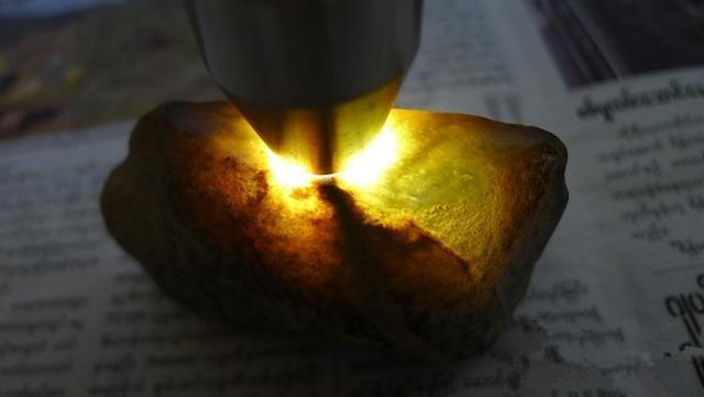 翡翠原石产地是哪里大马坎翡翠原石鉴定方法-第2张图片-翡翠网 翡翠原石产地是哪里大马坎翡翠原石鉴定方法-第2张图片-翡翠网