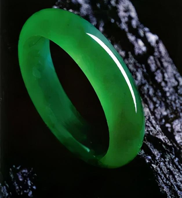 糯种晴水翡翠手镯价格和田玉晴水绿带翠手镯价格-第1张图片-翡翠网 糯种晴水翡翠手镯价格和田玉晴水绿带翠手镯价格-第1张图片-翡翠网