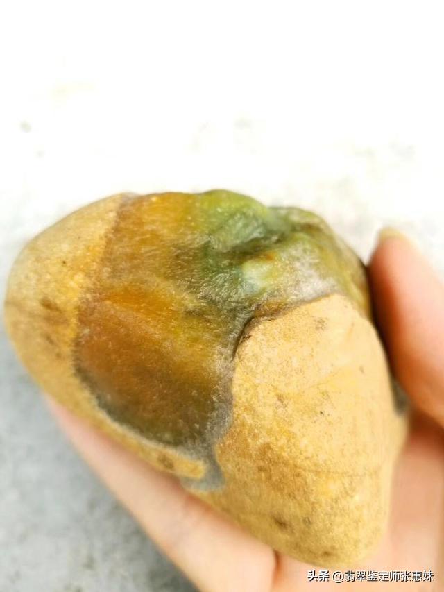 讲解翡翠原石的知识,翡翠皮壳知识哪种好-第4张图片-翡翠网 讲解翡翠原石的知识,翡翠皮壳知识哪种好-第4张图片-翡翠网