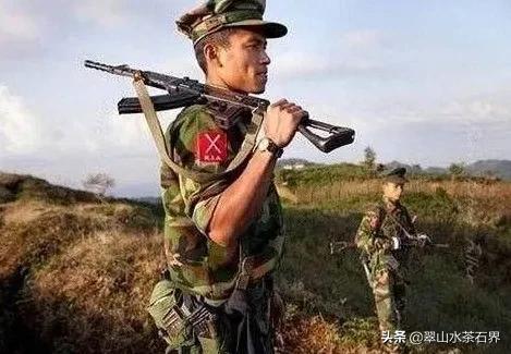 缅甸一矿区塌方翡翠价格,缅甸翡翠市场在哪里-第6张图片-翡翠网 缅甸一矿区塌方翡翠价格,缅甸翡翠市场在哪里-第6张图片-翡翠网