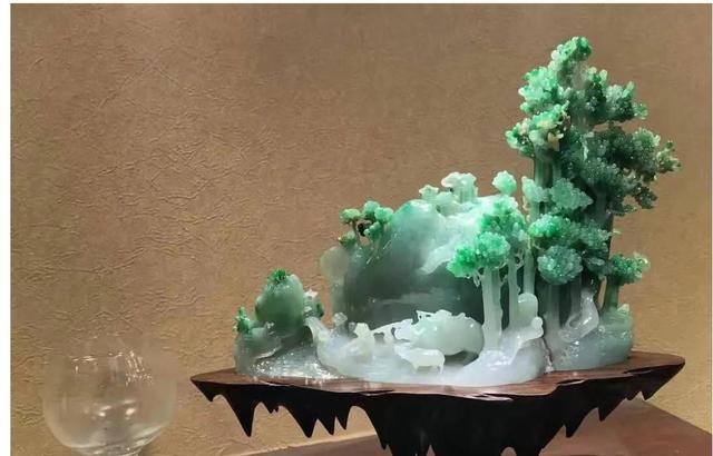 翡翠白底绿手镯图片,翡翠手镯绿色好白色好-第1张图片-翡翠网 翡翠白底绿手镯图片,翡翠手镯绿色好白色好-第1张图片-翡翠网