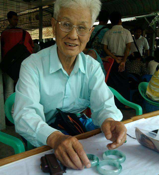 玩转翡翠成哥靠谱吗翡翠知识顾问财哥-第2张图片-翡翠网 玩转翡翠成哥靠谱吗翡翠知识顾问财哥-第2张图片-翡翠网