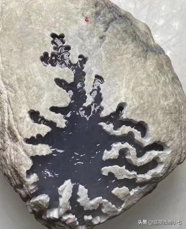 糯种翡翠原石皮壳的鉴别老坑冰种翡翠-第4张图片-翡翠网 糯种翡翠原石皮壳的鉴别老坑冰种翡翠-第4张图片-翡翠网