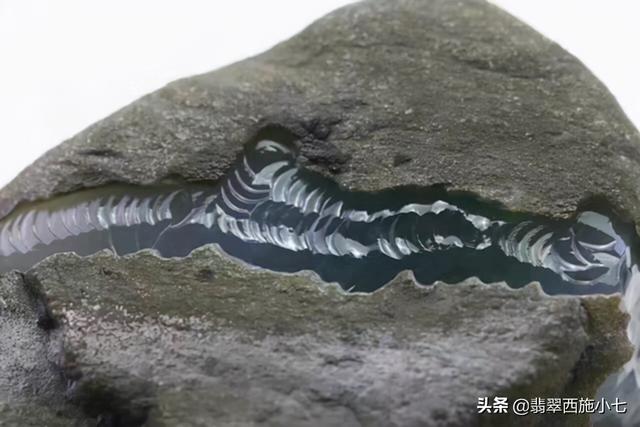 糯种翡翠原石皮壳的鉴别老坑冰种翡翠-第5张图片-翡翠网 糯种翡翠原石皮壳的鉴别老坑冰种翡翠-第5张图片-翡翠网