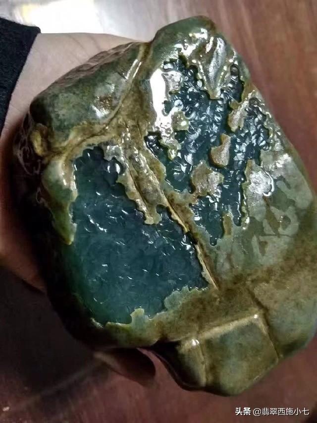 糯种翡翠原石皮壳的鉴别老坑冰种翡翠-第6张图片-翡翠网 糯种翡翠原石皮壳的鉴别老坑冰种翡翠-第6张图片-翡翠网