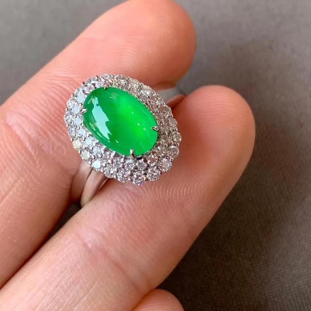 一万五的翡翠手镯算什么档次糯种手镯属于什么档次-第3张图片-翡翠网