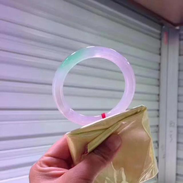 一万五的翡翠手镯算什么档次糯种手镯属于什么档次-第11张图片-翡翠网