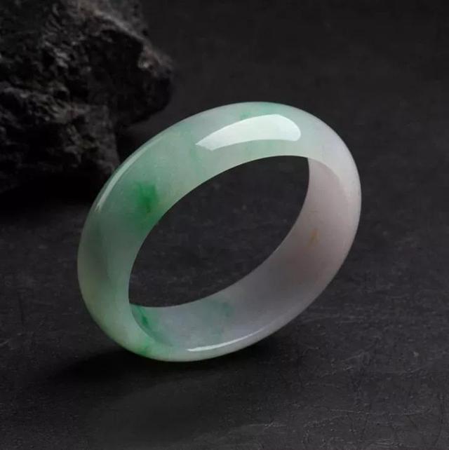 一万五的翡翠手镯算什么档次糯种手镯属于什么档次-第14张图片-翡翠网