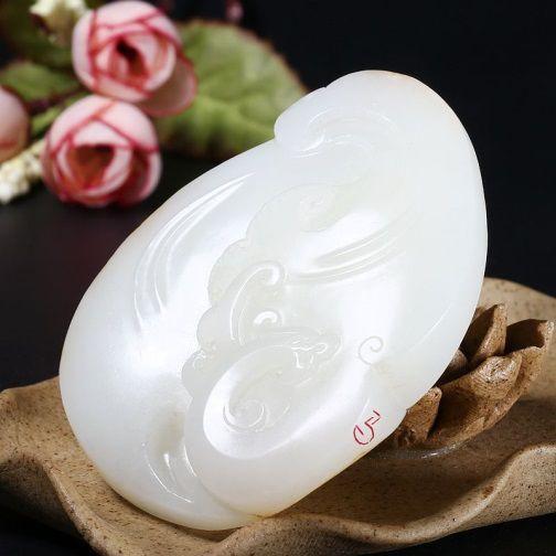 和田玉和翡翠的价格,买和田玉好还是翡翠好-第2张图片-翡翠网 和田玉和翡翠的价格,买和田玉好还是翡翠好-第2张图片-翡翠网