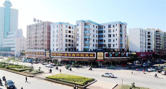 四会原石毛料市场,四会翡翠原石在哪-第5张图片-翡翠网 四会原石毛料市场,四会翡翠原石在哪-第5张图片-翡翠网