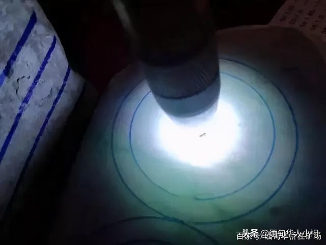 真正的金丝种翡翠图片,1万元左右的金丝种翡翠手镯-第4张图片-翡翠网 真正的金丝种翡翠图片,1万元左右的金丝种翡翠手镯-第4张图片-翡翠网