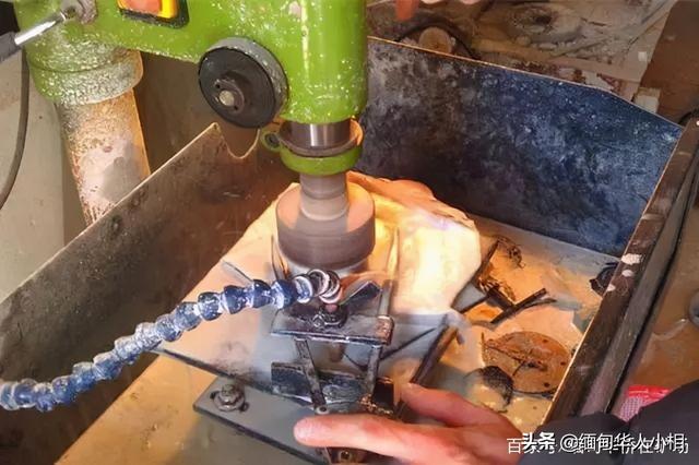 真正的金丝种翡翠图片,1万元左右的金丝种翡翠手镯-第6张图片-翡翠网 真正的金丝种翡翠图片,1万元左右的金丝种翡翠手镯-第6张图片-翡翠网