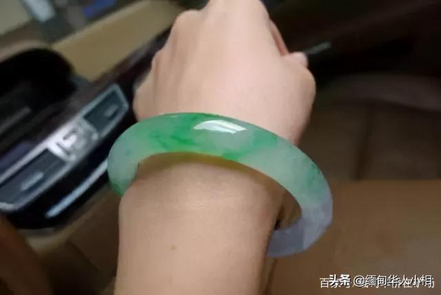 真正的金丝种翡翠图片,1万元左右的金丝种翡翠手镯-第8张图片-翡翠网 真正的金丝种翡翠图片,1万元左右的金丝种翡翠手镯-第8张图片-翡翠网