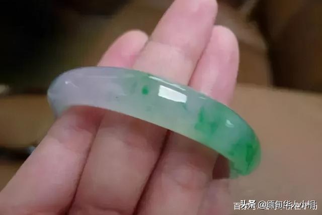 真正的金丝种翡翠图片,1万元左右的金丝种翡翠手镯-第9张图片-翡翠网 真正的金丝种翡翠图片,1万元左右的金丝种翡翠手镯-第9张图片-翡翠网