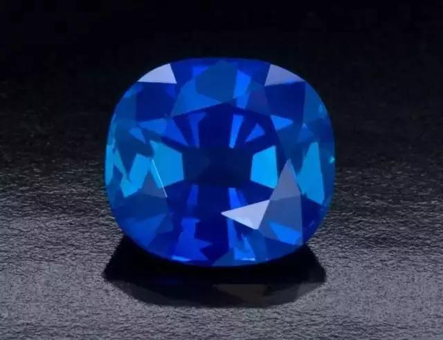 翡翠知识基础讲解,翡翠入门知识书有哪些-第3张图片-翡翠网