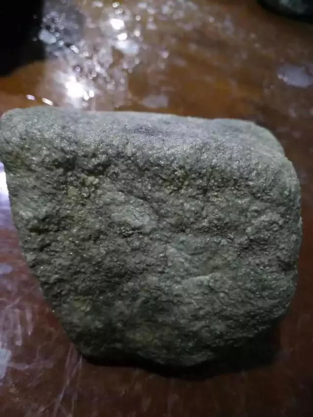 翡翠原石供应会卡高端翡翠原石捡漏-第1张图片-翡翠网 翡翠原石供应会卡高端翡翠原石捡漏-第1张图片-翡翠网