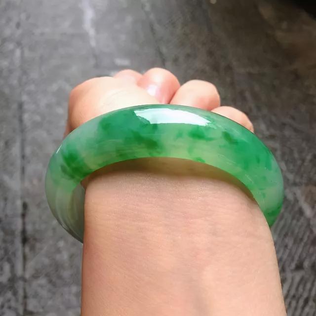 翡翠原石供应会卡高端翡翠原石捡漏-第7张图片-翡翠网 翡翠原石供应会卡高端翡翠原石捡漏-第7张图片-翡翠网