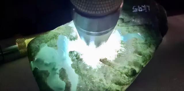 福建哪里可以转手翡翠原石,转手卖翡翠原石视频-第4张图片-翡翠网 福建哪里可以转手翡翠原石,转手卖翡翠原石视频-第4张图片-翡翠网