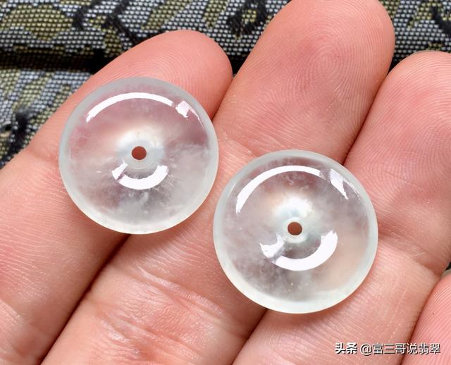 粒状纤维结构是豆种吗,翡翠手镯颗粒结构-第2张图片-翡翠网 粒状纤维结构是豆种吗,翡翠手镯颗粒结构-第2张图片-翡翠网