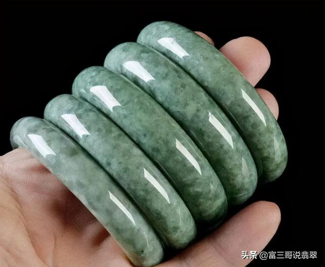 粒状纤维结构是豆种吗,翡翠手镯颗粒结构-第4张图片-翡翠网 粒状纤维结构是豆种吗,翡翠手镯颗粒结构-第4张图片-翡翠网