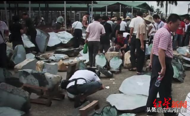 玻璃种翡翠原石,翡翠原石批发老板-第3张图片-翡翠网 玻璃种翡翠原石,翡翠原石批发老板-第3张图片-翡翠网