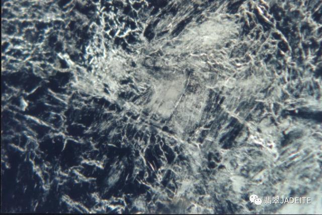 翡翠原石图片翡翠原石开窗为棉絮状-第12张图片-翡翠网