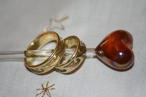 如何选翡翠镯子,叮当镯翡翠知识-第3张图片-翡翠网 如何选翡翠镯子,叮当镯翡翠知识-第3张图片-翡翠网