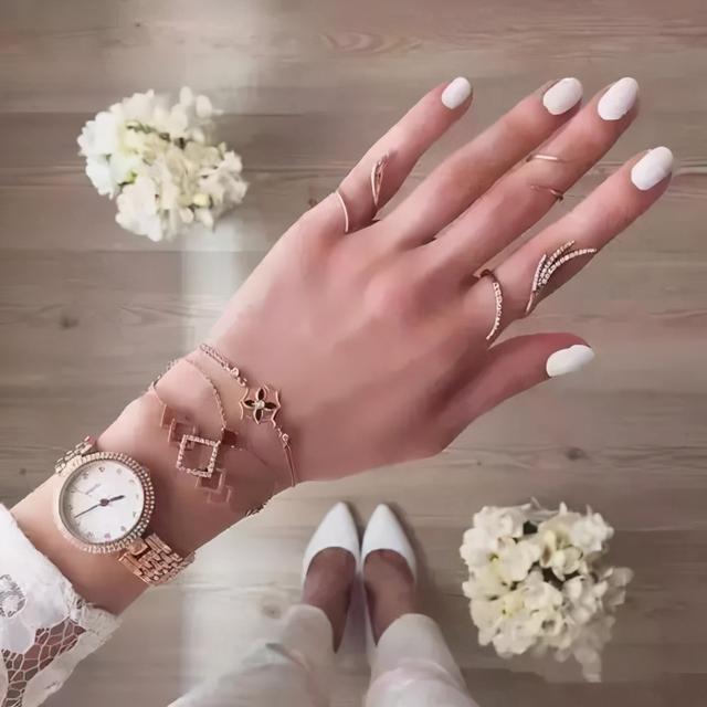 如何选翡翠镯子,叮当镯翡翠知识-第5张图片-翡翠网 如何选翡翠镯子,叮当镯翡翠知识-第5张图片-翡翠网