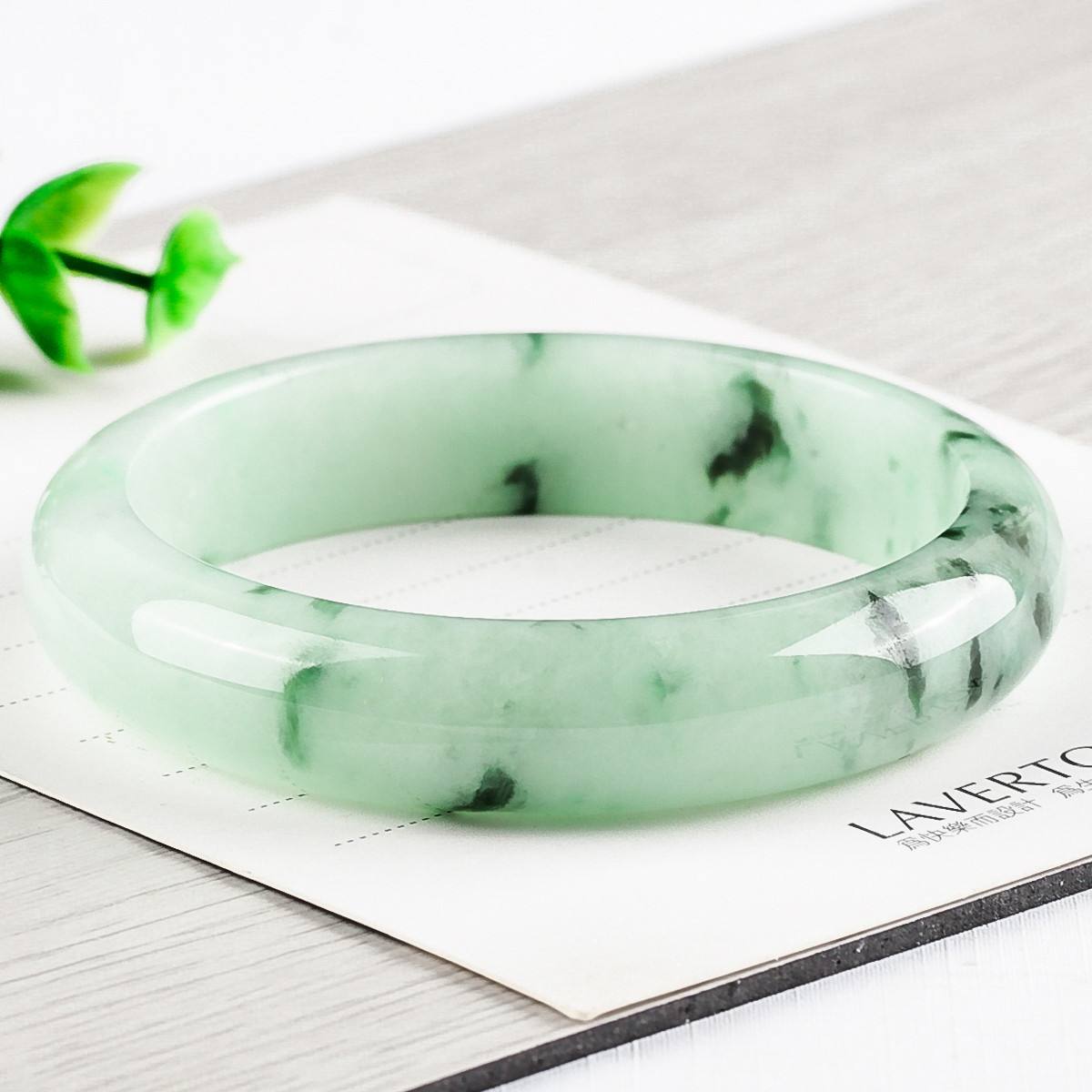 包含翡翠手镯看起来有晶体的词条-第1张图片-翡翠网 包含翡翠手镯看起来有晶体的词条-第1张图片-翡翠网