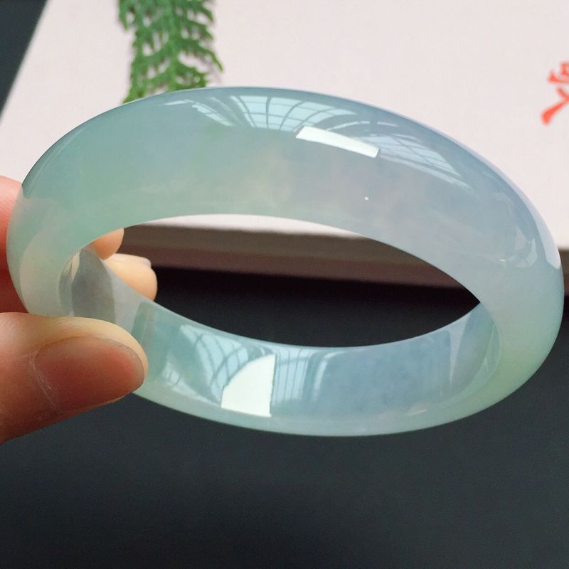 缅甸翡翠手镯精选的简单介绍-第2张图片-翡翠网 缅甸翡翠手镯精选的简单介绍-第2张图片-翡翠网