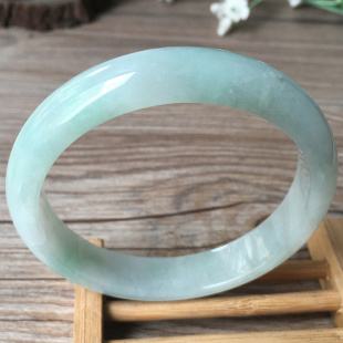 翡翠手镯冰糯阳绿,糯冰种翡翠吊坠多少钱-第2张图片-翡翠网 翡翠手镯冰糯阳绿,糯冰种翡翠吊坠多少钱-第2张图片-翡翠网