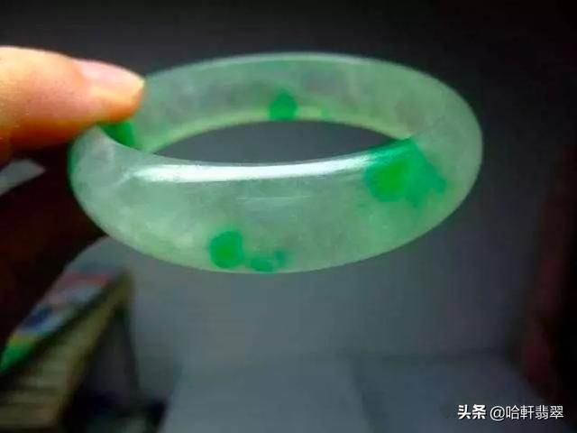 自己在家怎么鉴别翡翠真假,如何辨别翡翠是真是假-第3张图片-翡翠网 自己在家怎么鉴别翡翠真假,如何辨别翡翠是真是假-第3张图片-翡翠网