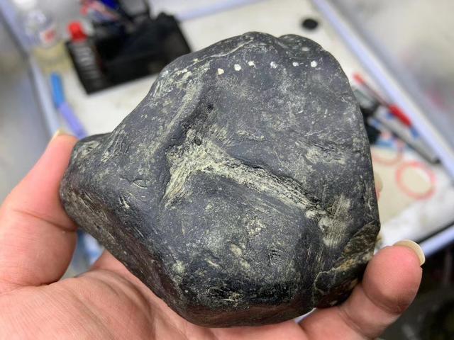 莫湾基冰晴种翡翠原石,翡翠原石什么场口好-第2张图片-翡翠网 莫湾基冰晴种翡翠原石,翡翠原石什么场口好-第2张图片-翡翠网