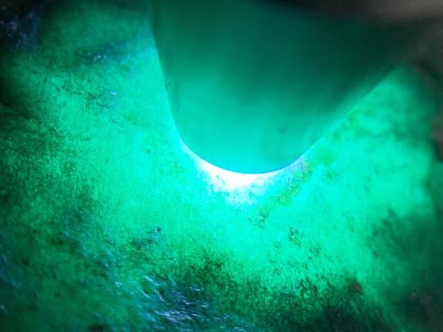 莫湾基冰晴种翡翠原石,翡翠原石什么场口好-第6张图片-翡翠网 莫湾基冰晴种翡翠原石,翡翠原石什么场口好-第6张图片-翡翠网